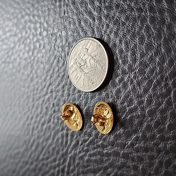 VTG Gold Rose Stud Earrings - Picture 7 of 7